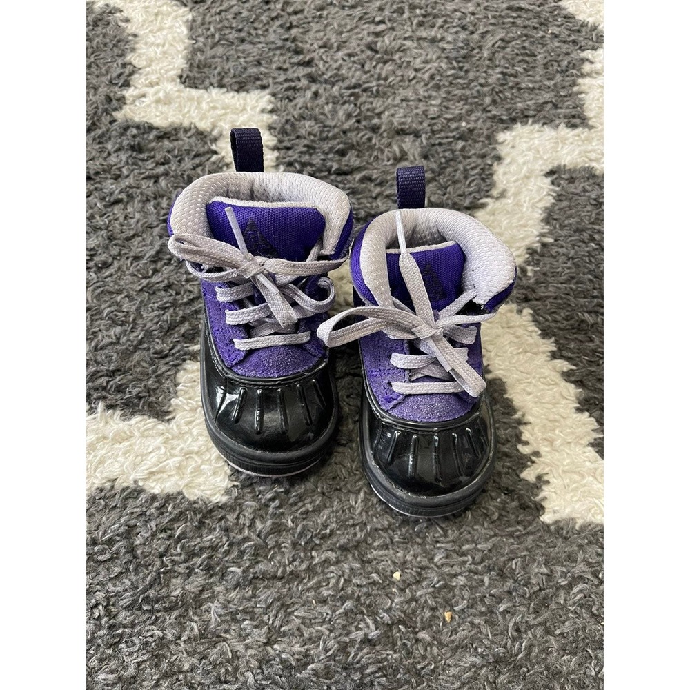 Nike toddler boots